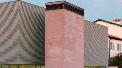 Cuboid gymnasium for a school in Merate by MD41