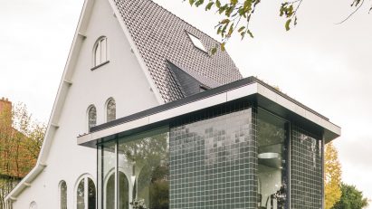 Green-tiled home extension in Belgium