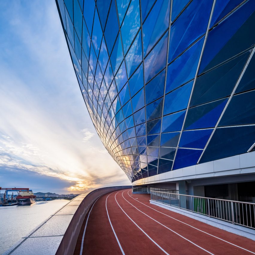 Suoyuwan Barracuda Bay Stadium in Dalian Bay by BDP Pattern