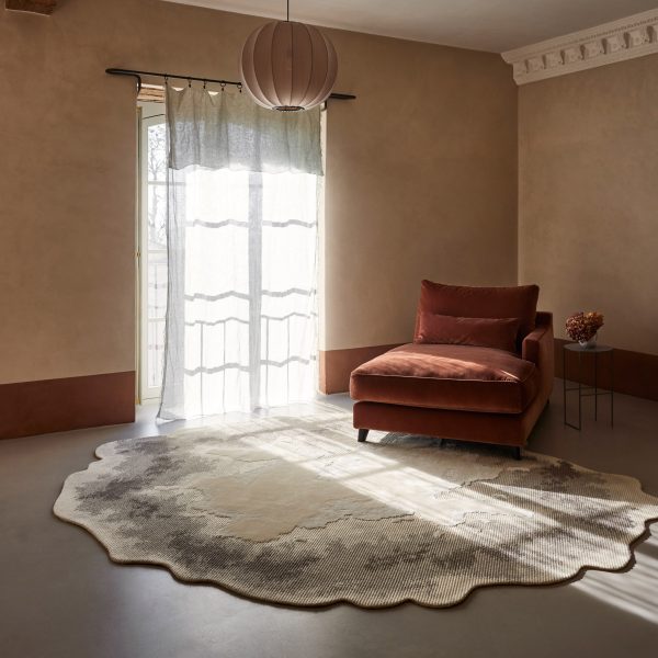 Photo of an interior with a chair and rug