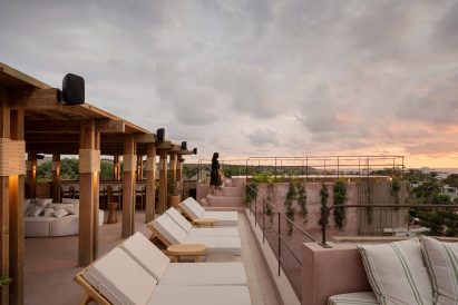 Outdoor lounge seats