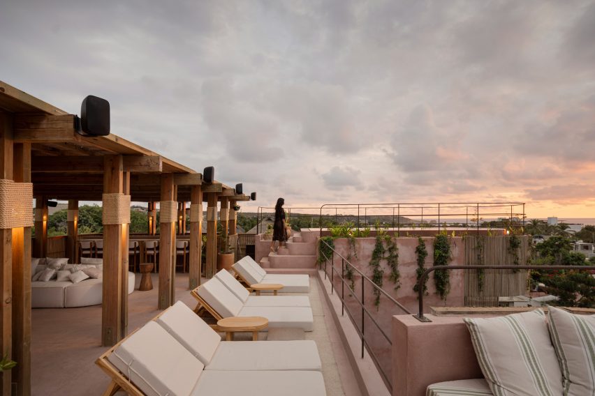Outdoor lounge seats