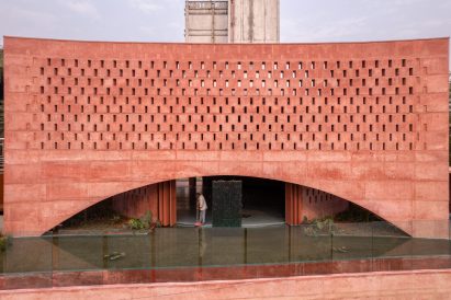 Exterior view of the qibla opening in the Zebun Nessa Mosque by Studio Morphogenesis