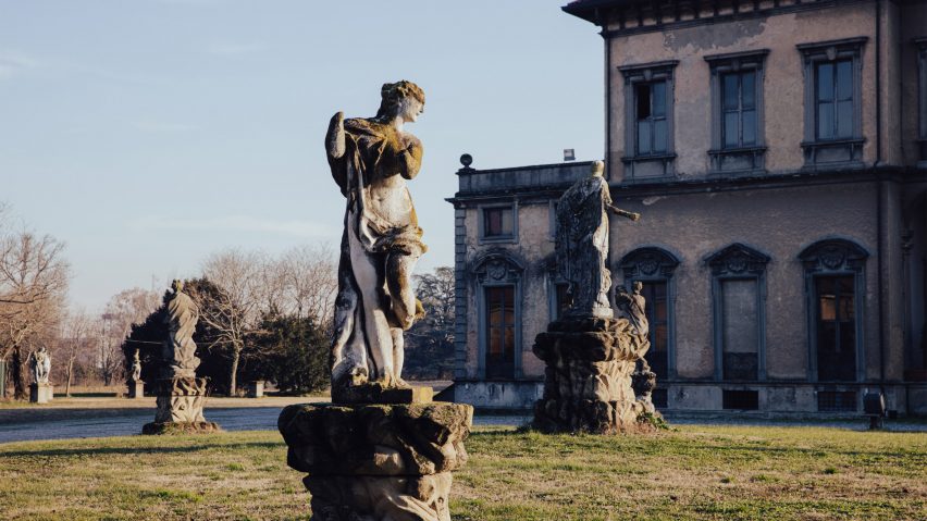Photo of statue