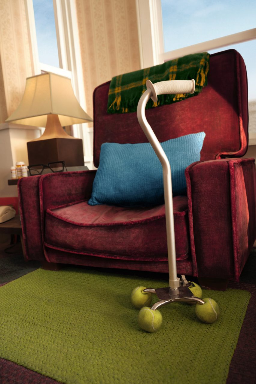 Cane with tennis balls on the bottom