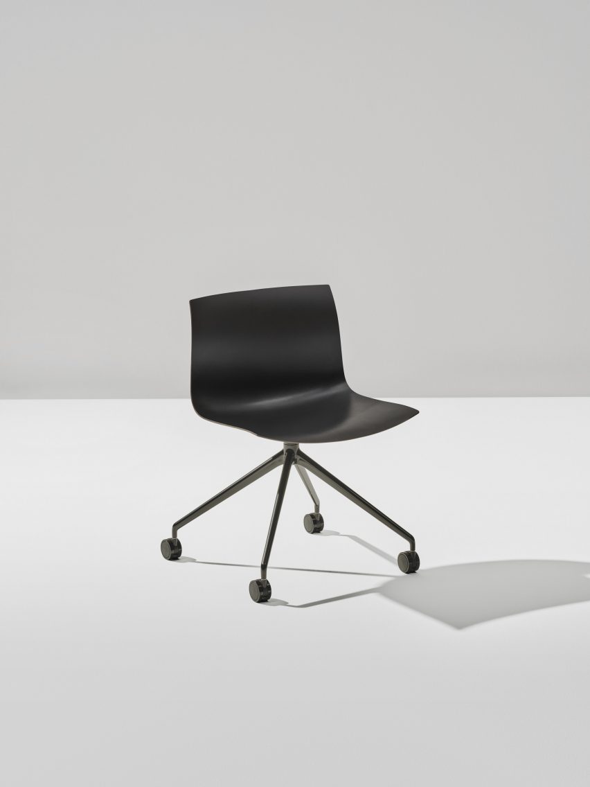 Catifa Carta chairs by Arper