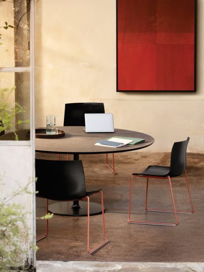 Catifa Carta chairs by Arper