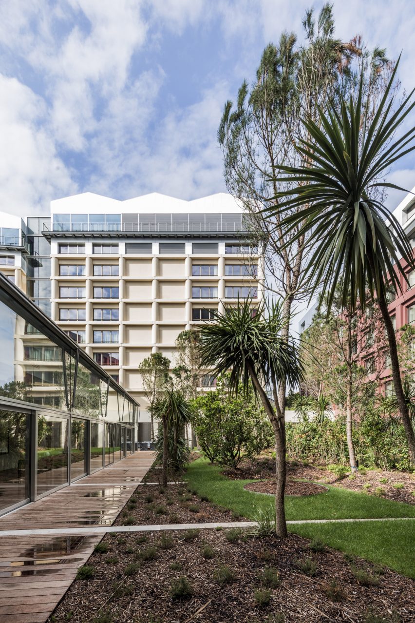 Bacalan Block by Colboc Sachet Architects