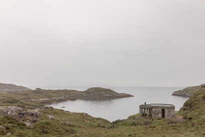 Caochan na Creige stone house in Scotland by Izat Arundell