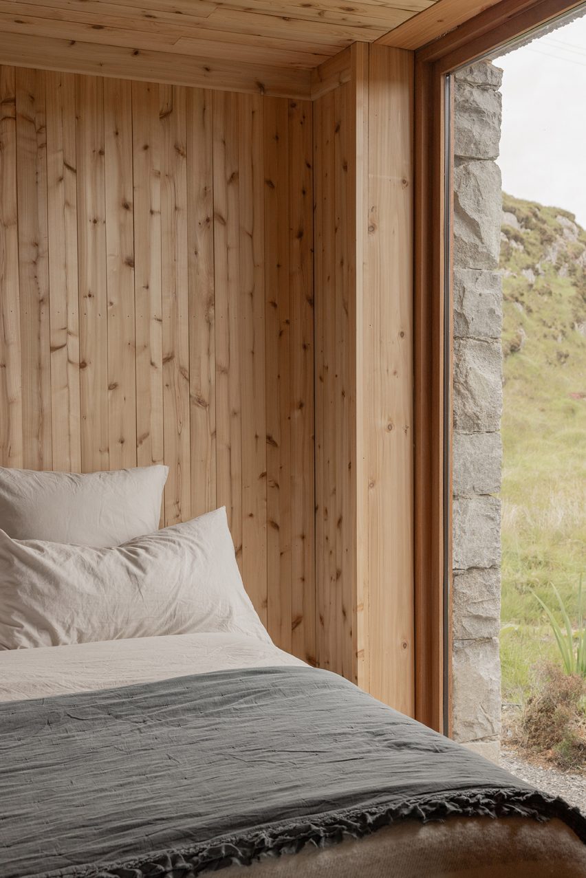 Caochan na Creige stone house in Scotland by Izat Arundell
