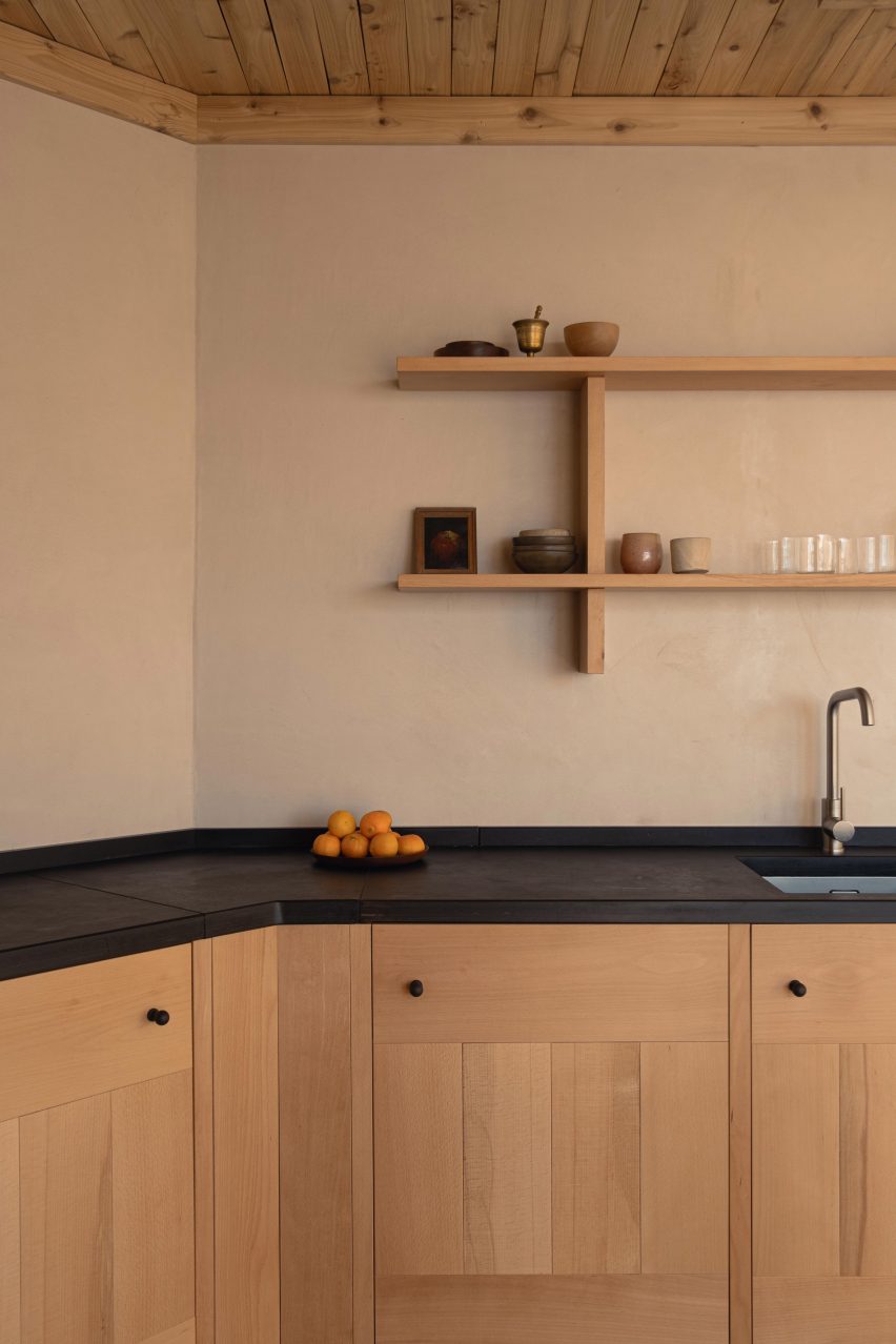 Caochan na Creige stone house in Scotland by Izat Arundell