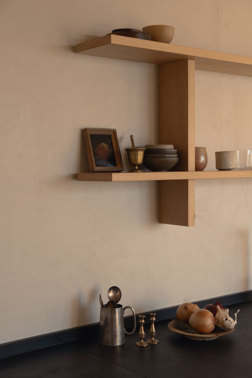Caochan na Creige stone house in Scotland by Izat Arundell