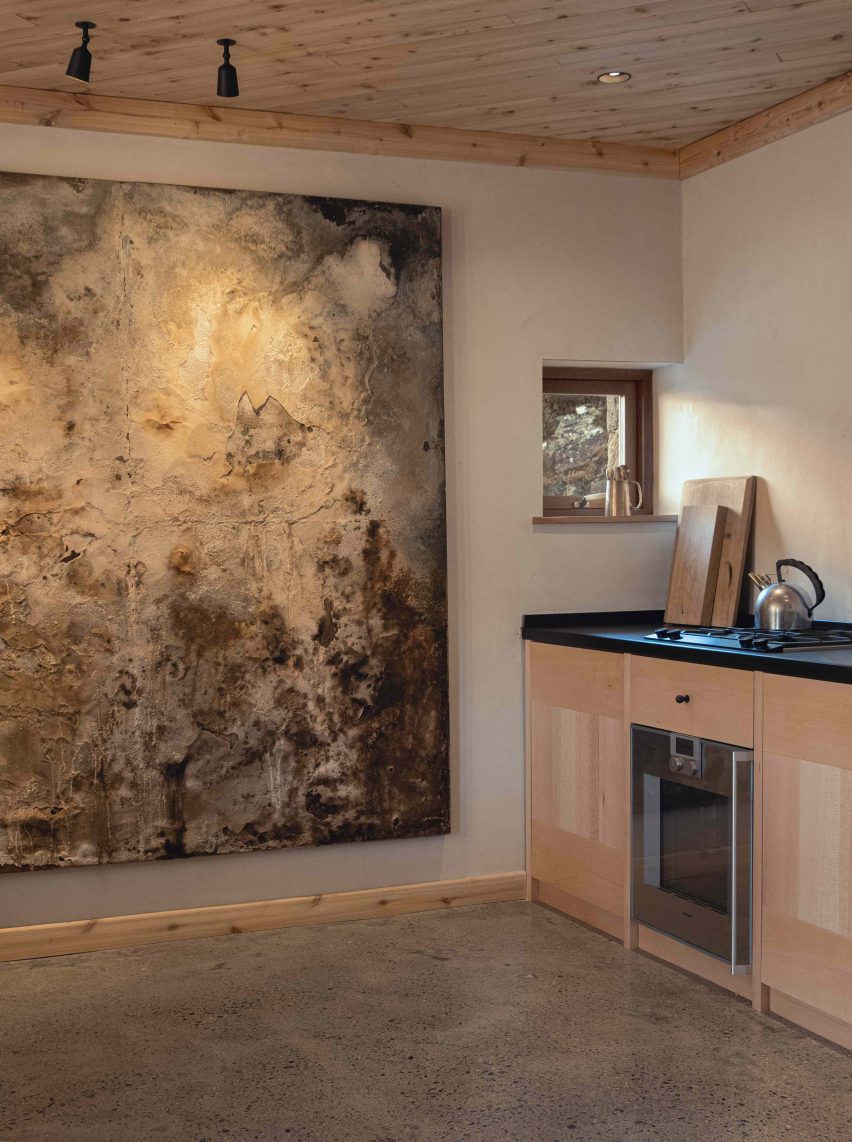 Caochan na Creige stone house in Scotland by Izat Arundell
