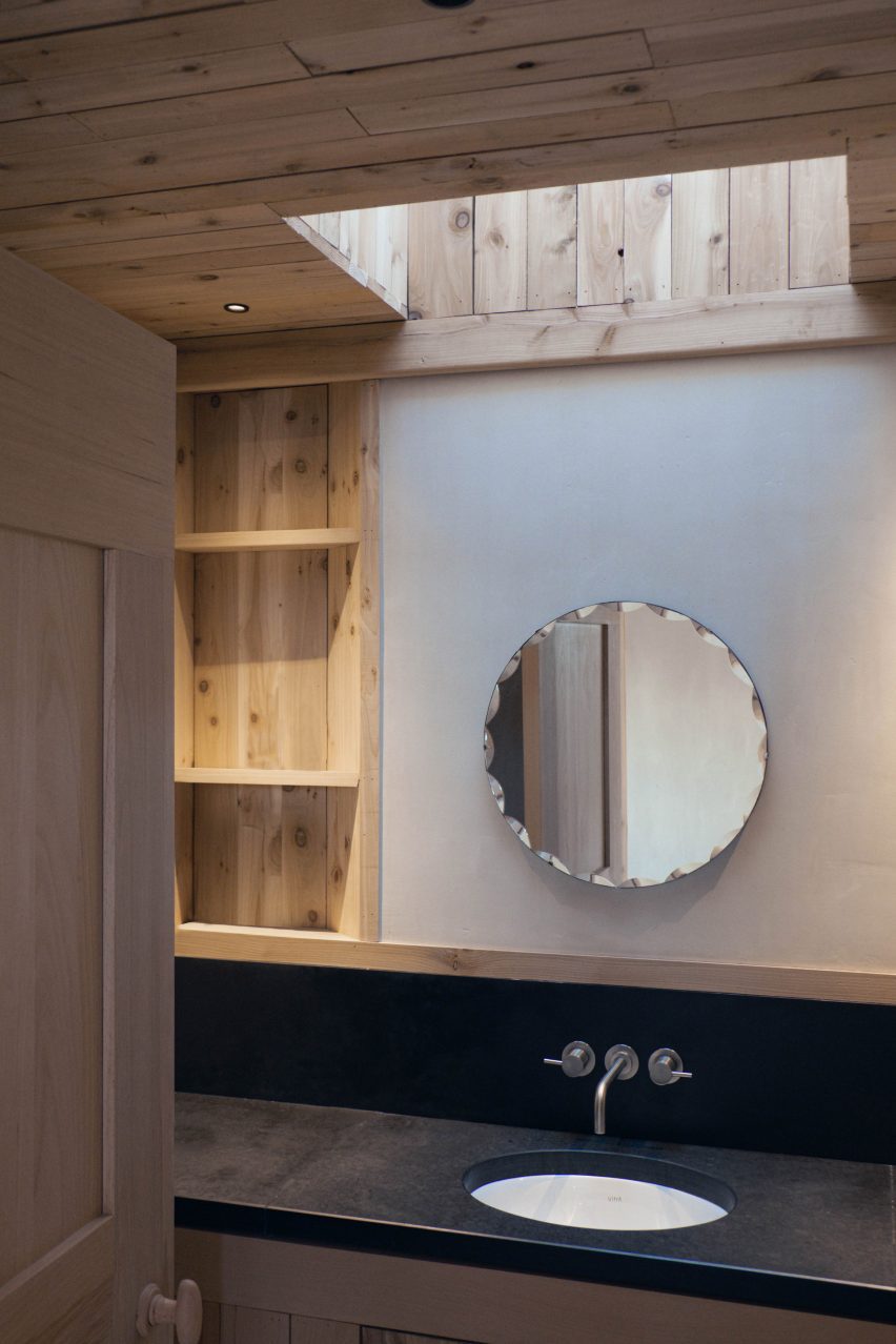 Caochan na Creige stone house in Scotland by Izat Arundell