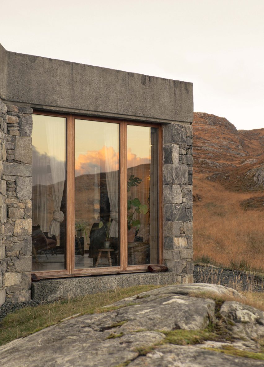 Caochan na Creige stone house in Scotland by Izat Arundell