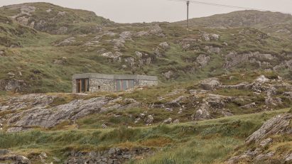 Izat Arundell clads remote Outer Hebrides home with local stone