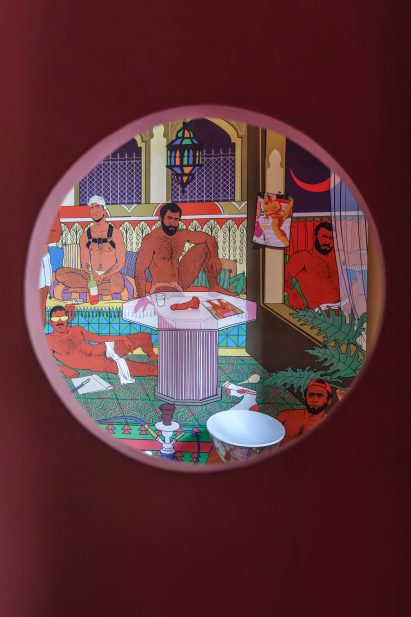 Graphic mural in the bedroom of Casa Ornella by Maria Vittoria Paggini