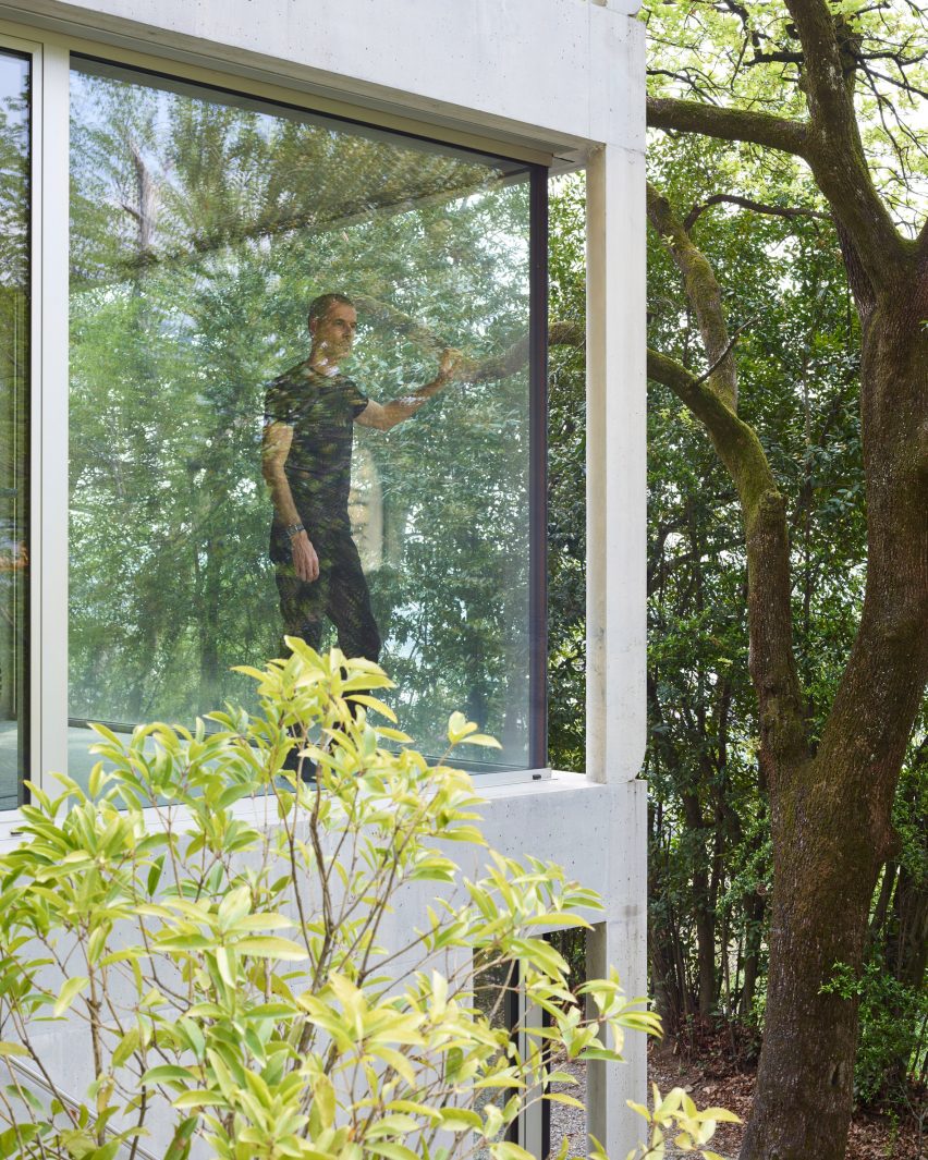 Corner window in a concrete house