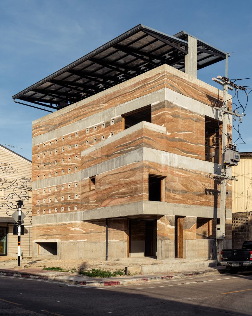 Chonburi building by Suphasidh Architects