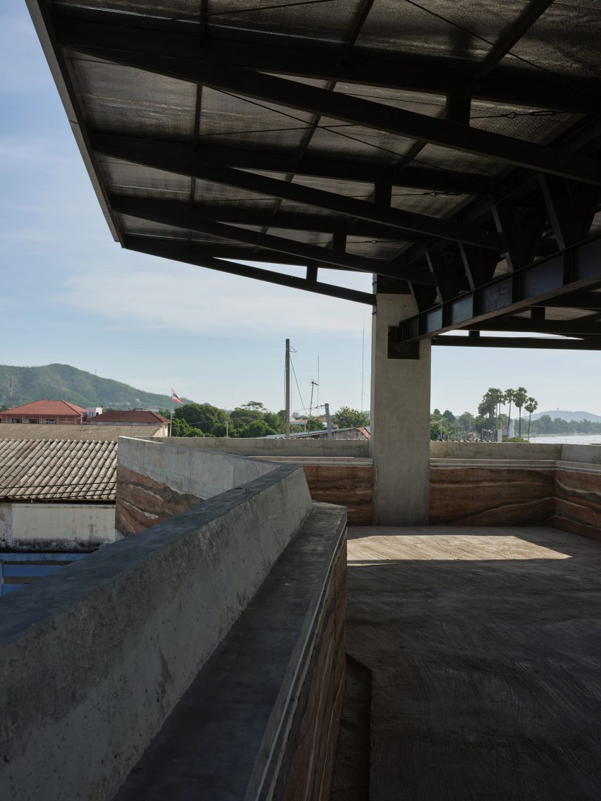 Chonburi building by Suphasidh Architects