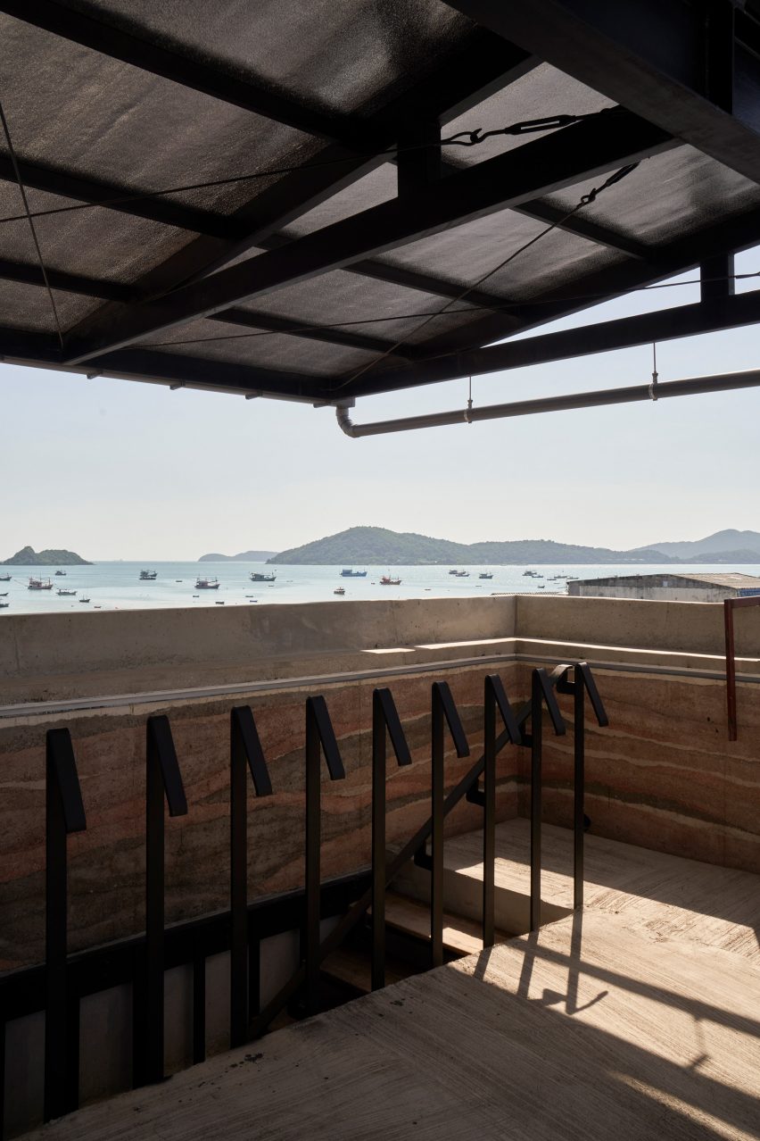 Chonburi building by Suphasidh Architects