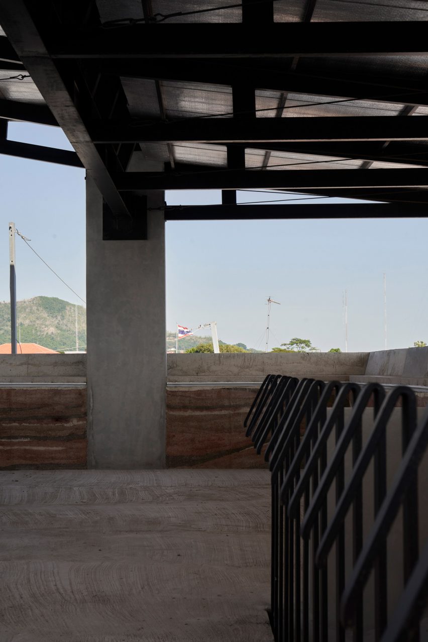 Chonburi building by Suphasidh Architects