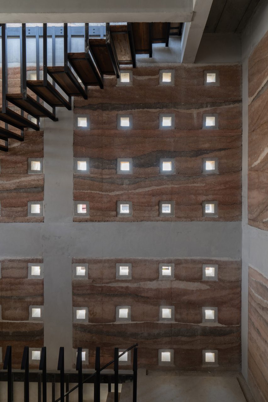 Chonburi building by Suphasidh Architects