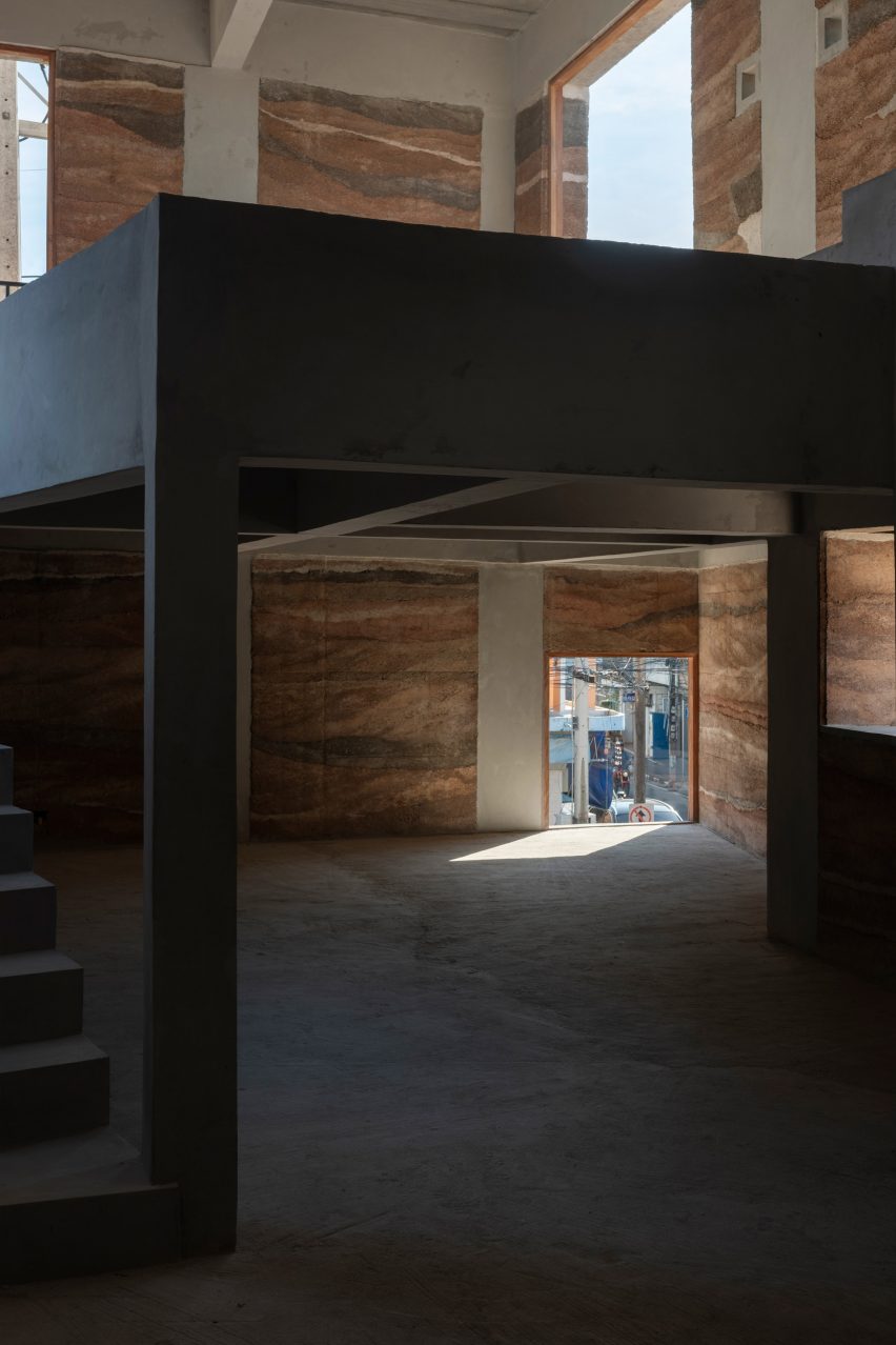 Chonburi building by Suphasidh Architects