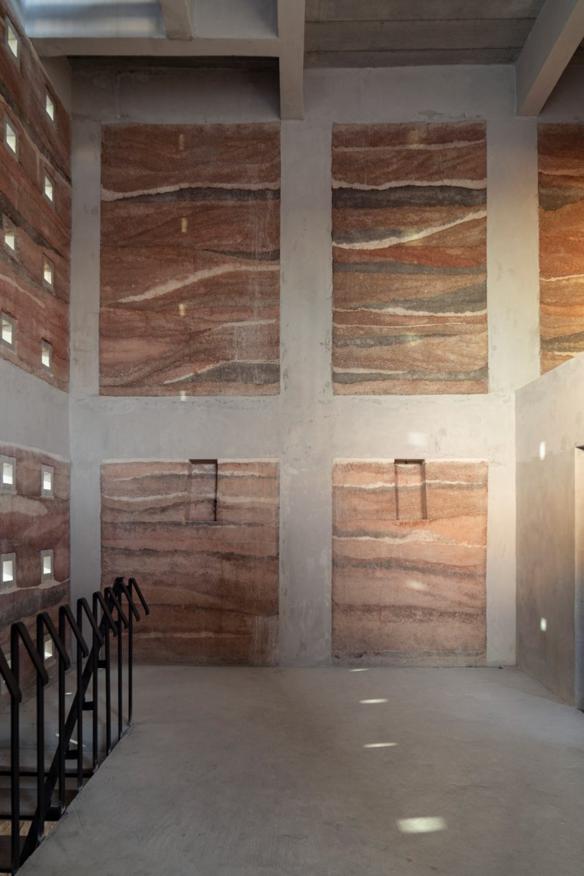 Chonburi building by Suphasidh Architects
