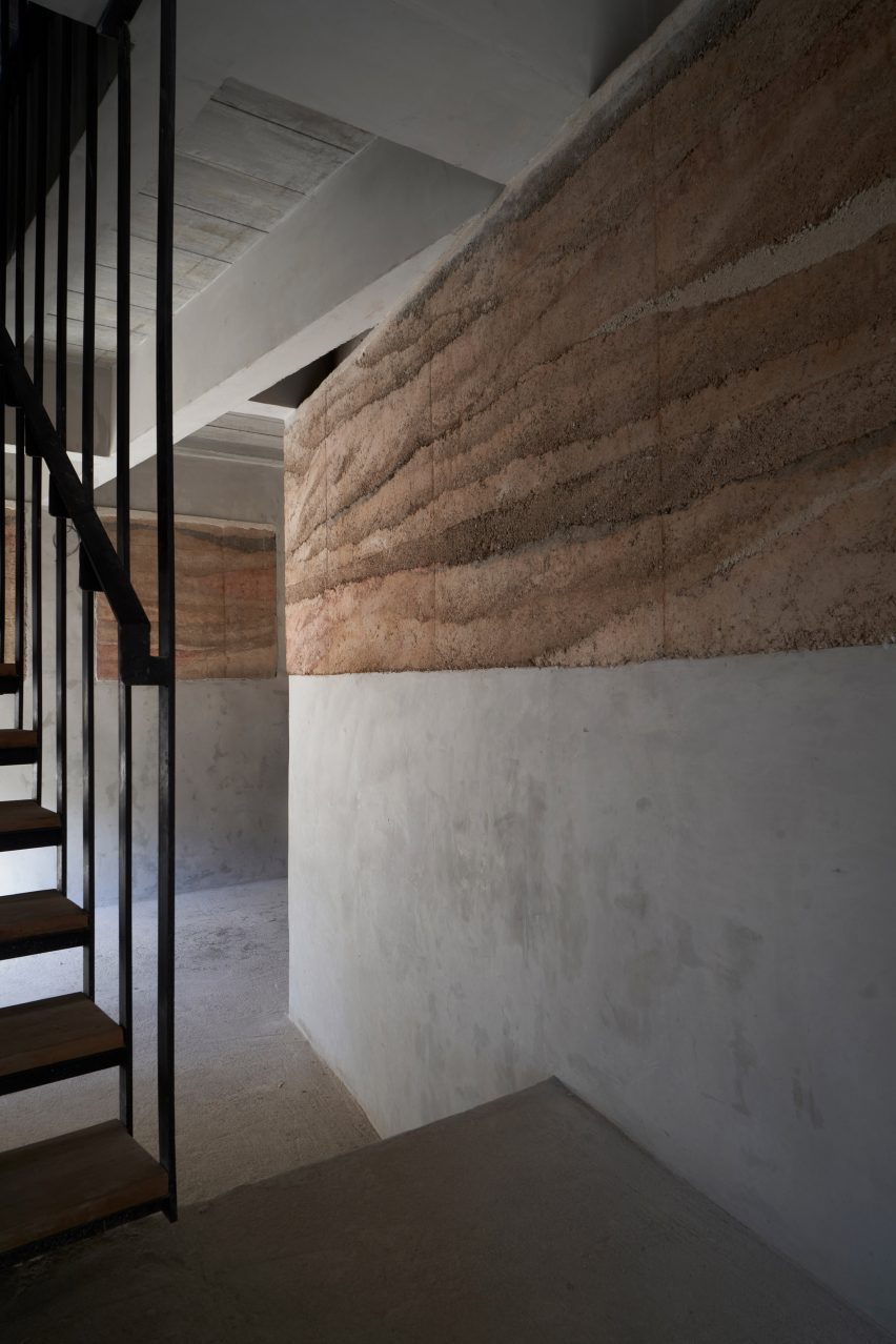 Chonburi building by Suphasidh Architects