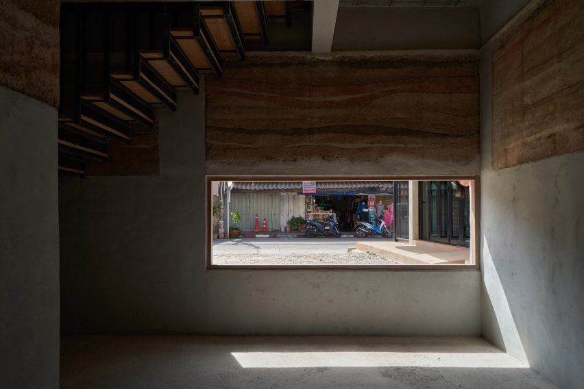 Chonburi building by Suphasidh Architects