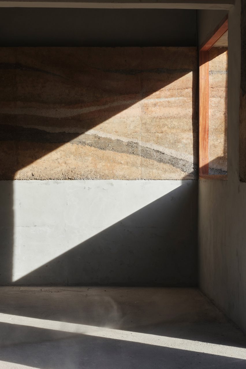 Chonburi building by Suphasidh Architects