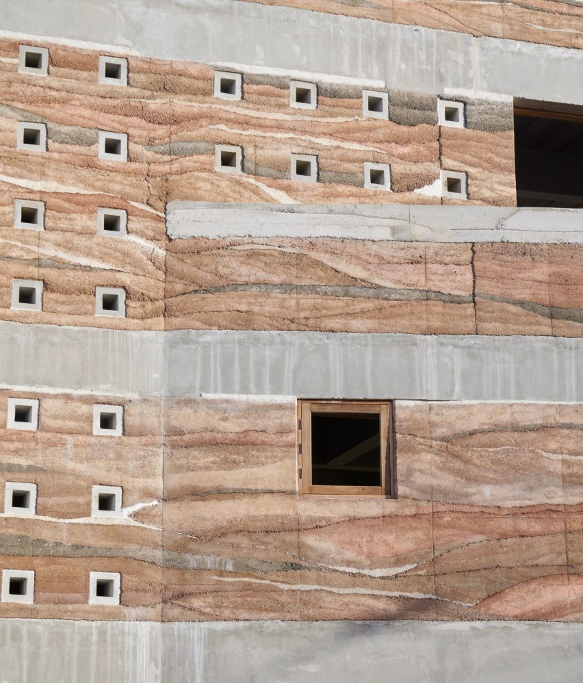 Chonburi building by Suphasidh Architects