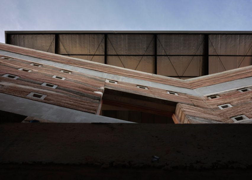 Chonburi building by Suphasidh Architects