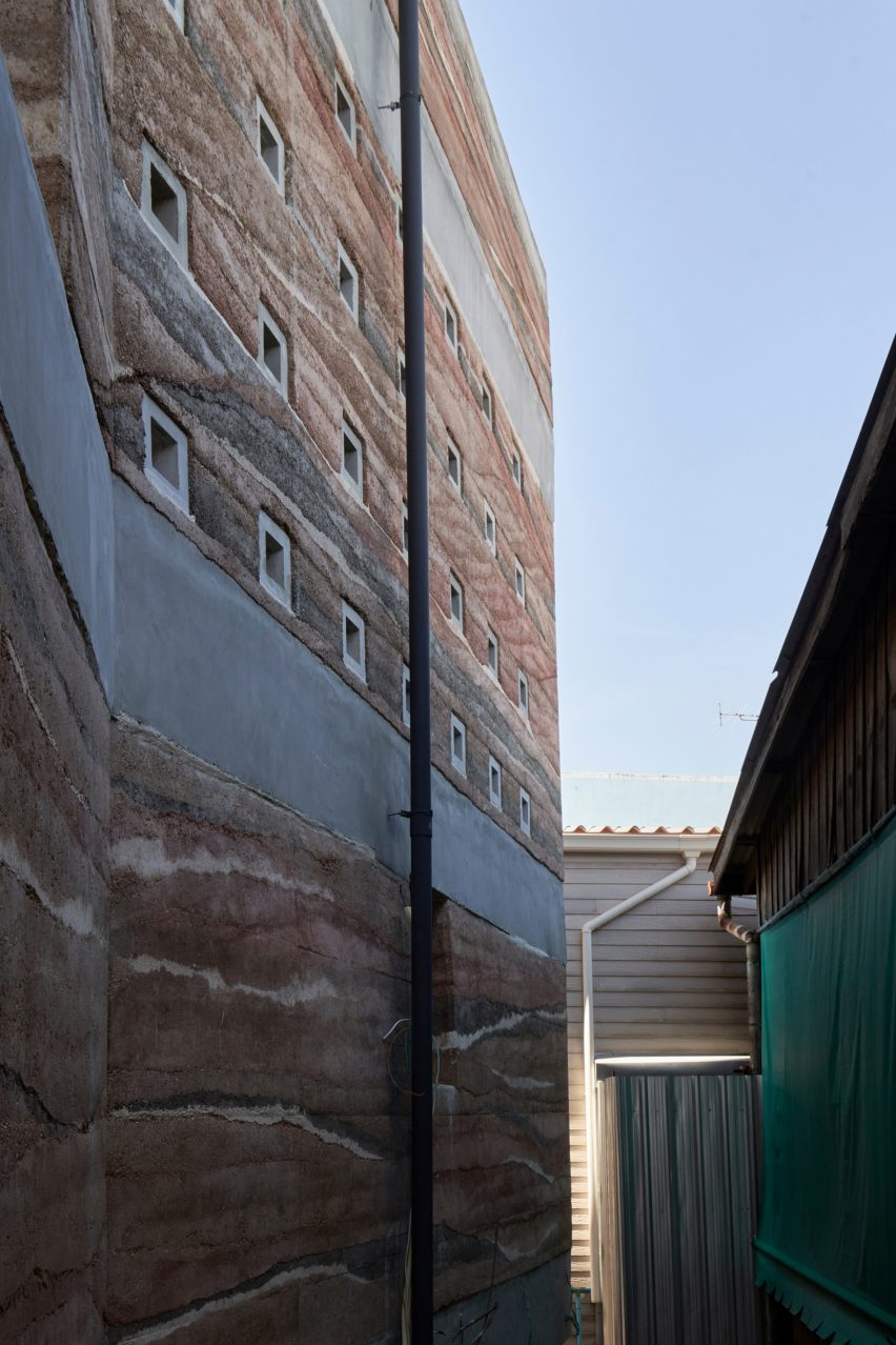 Chonburi building by Suphasidh Architects