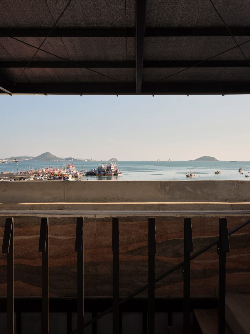 Chonburi building by Suphasidh Architects