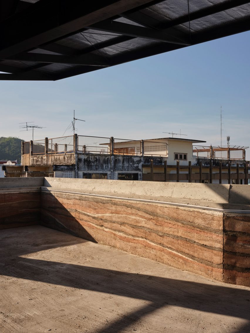 Chonburi building by Suphasidh Architects