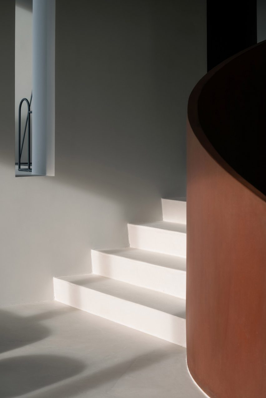Curvilinear Serenity by ARG Architects