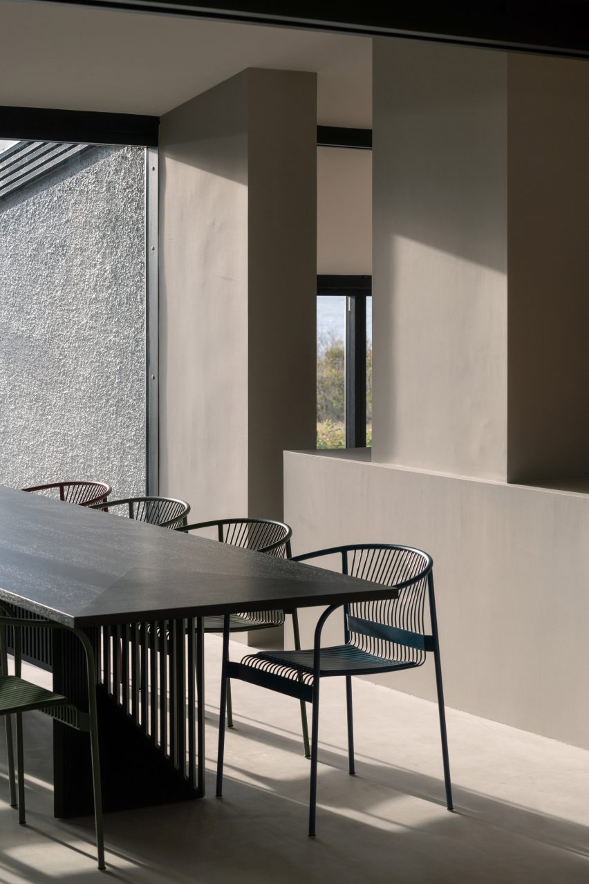 Curvilinear Serenity by ARG Architects