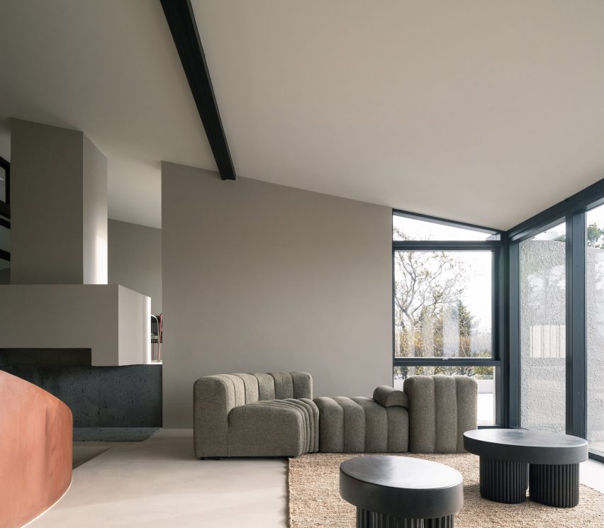 Curvilinear Serenity by ARG Architects