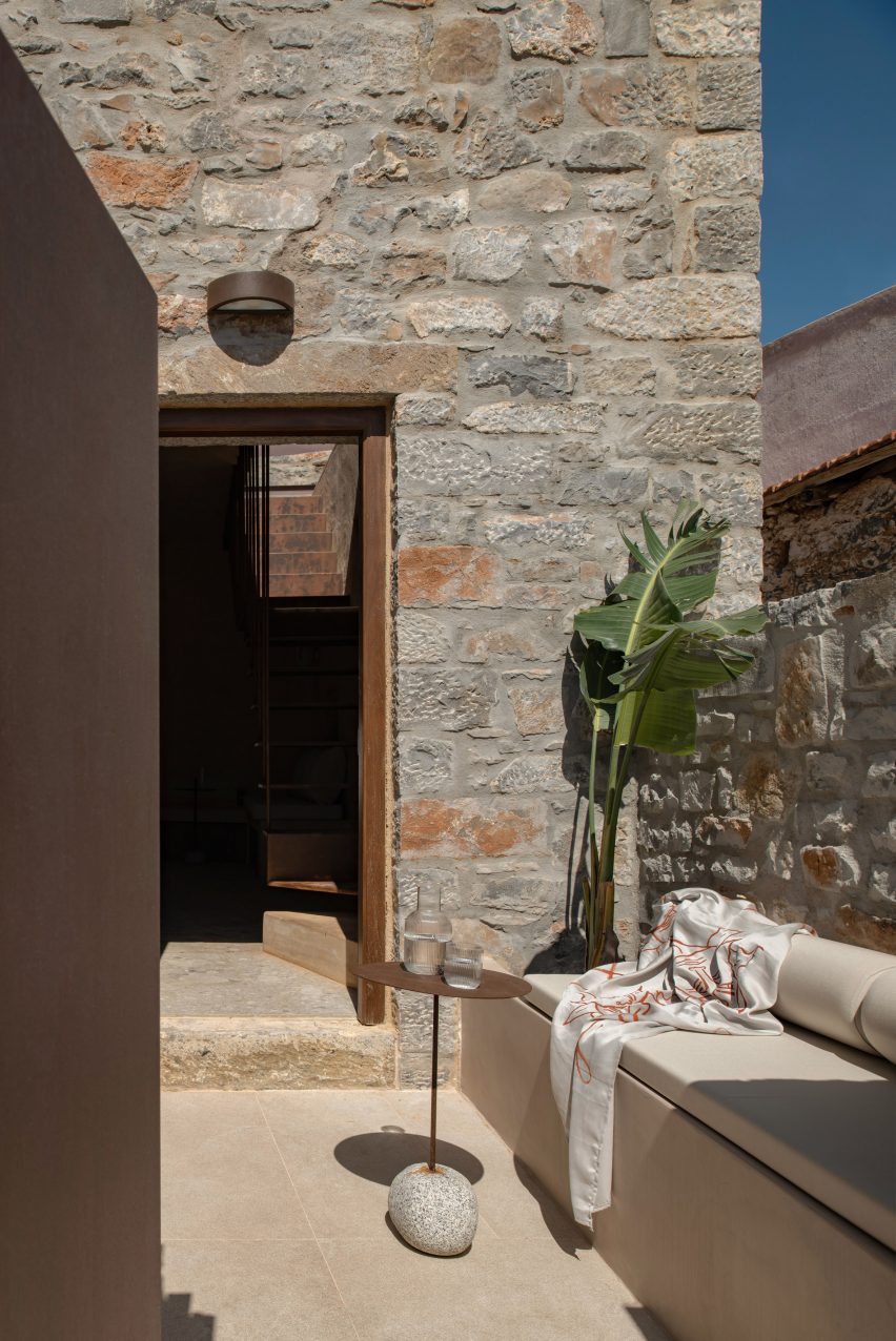 Drakoni House by Doriza Design