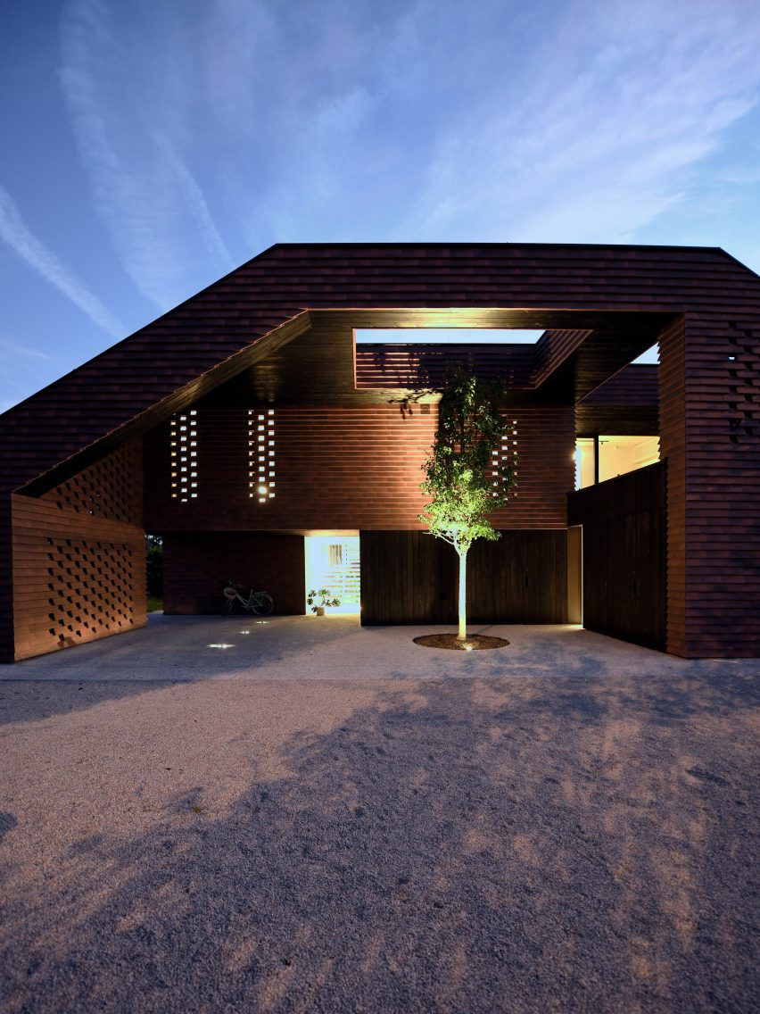Frame house by OFIS Arhitekti