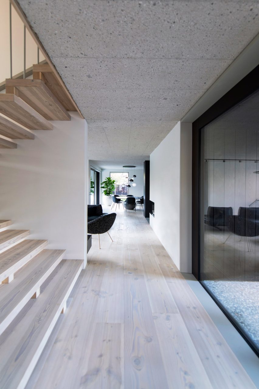 Frame house by OFIS Arhitekti