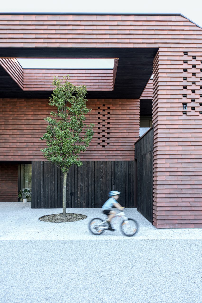 Frame house by OFIS Arhitekti