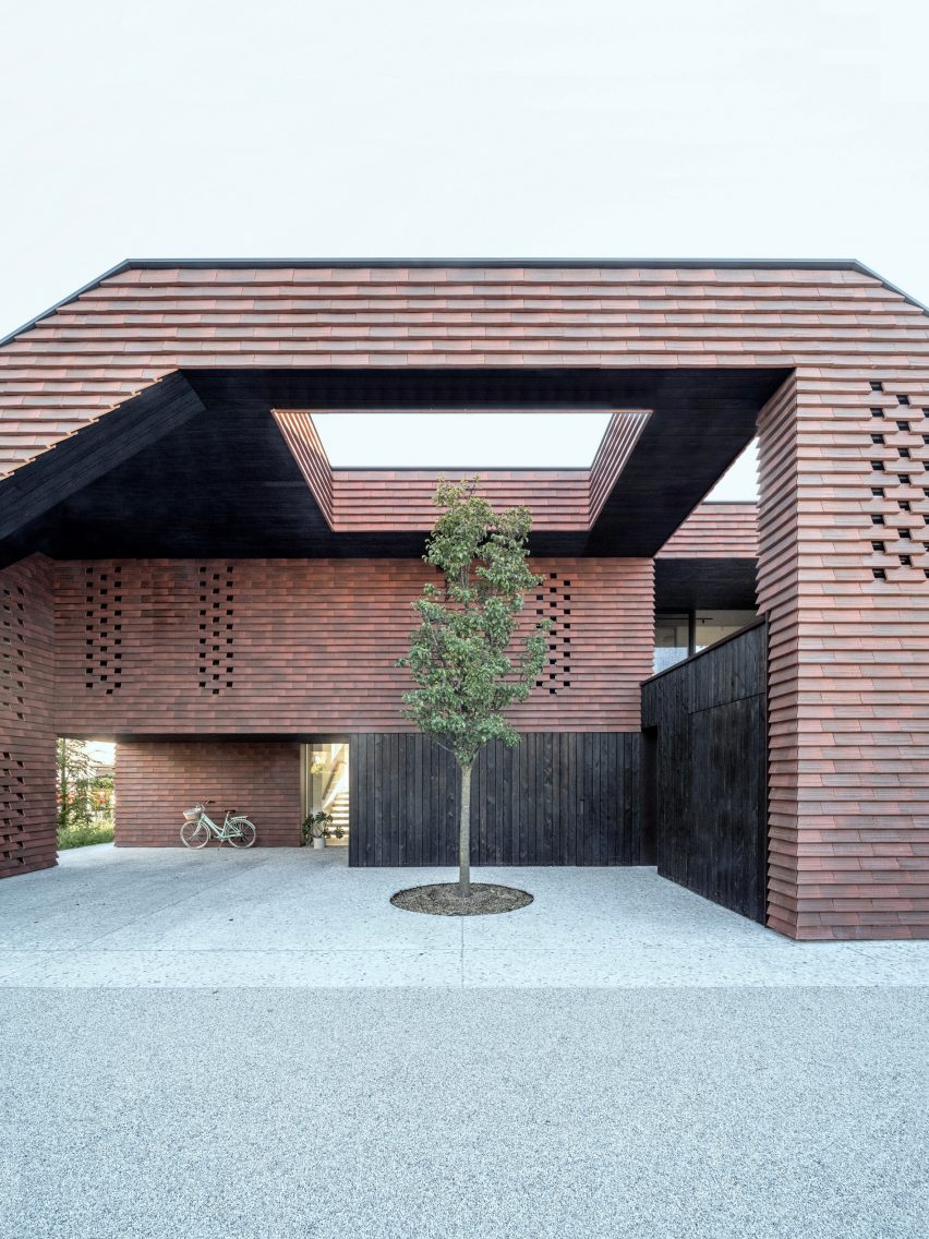 Frame house by OFIS Arhitekti