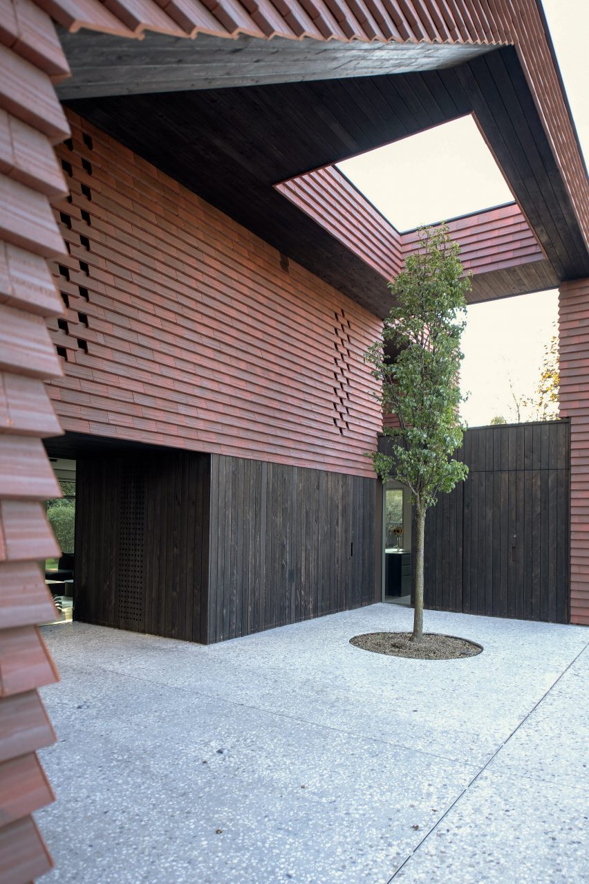 Frame house by OFIS Arhitekti
