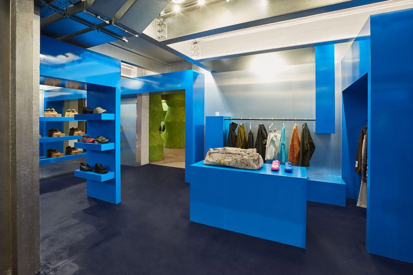 Blue room by Gary Card at LN-CC