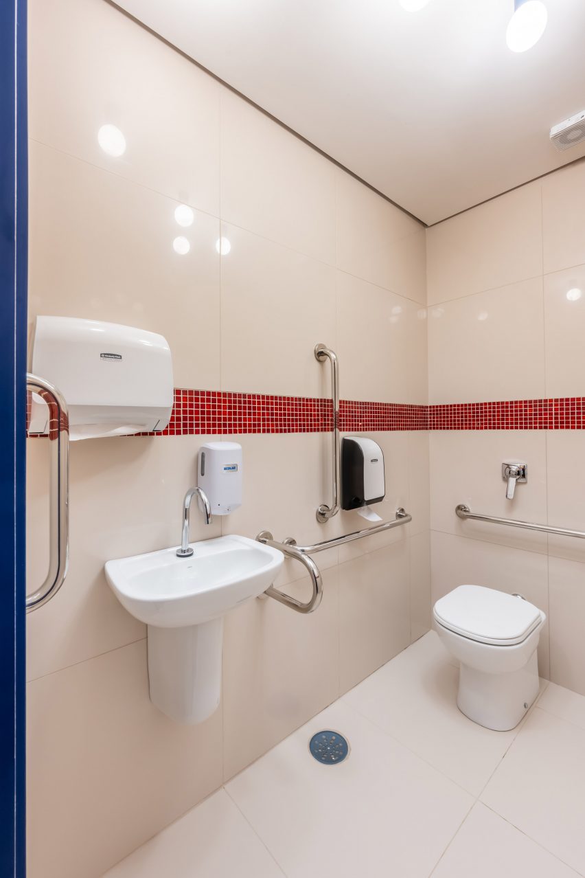 Bathroom with red stripe