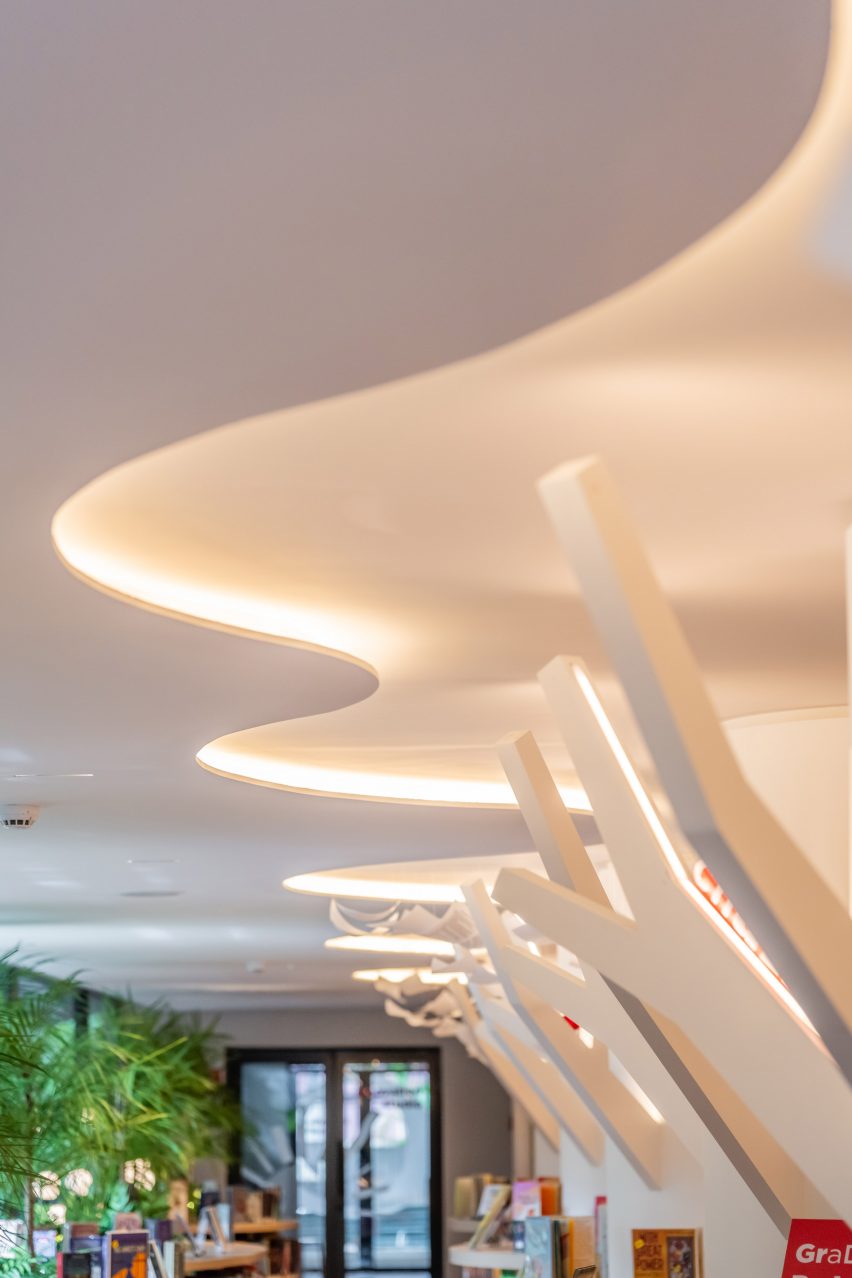 Trees with illuminated curved lighting