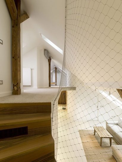 Mezzanine surrounding by net